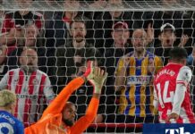 Fábio Carvalho, do Brentford, marca gol de empate no último minuto e frustra o Chelsea
