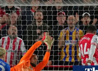 Fábio Carvalho, do Brentford, marca gol de empate no último minuto e frustra o Chelsea