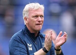 Jamie Carragher sets two aims for David Moyes at Everton ahead of Liverpool game