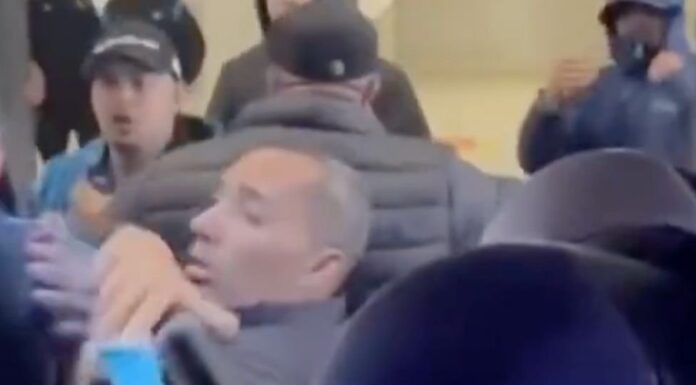 Polícia indicia 11 torcedores do Grêmio por ataque ao ônibus no Aeroporto