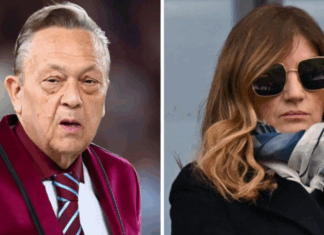 West Ham fans protest and call for board changes