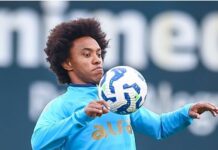 Torcedor do Inter pede camisa para titular do Grêmio e é xingado