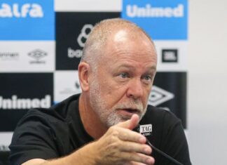 Resumão da coletiva: Mano Menezes explica escolha por Pavón e Edenilson e ironiza arbitragem