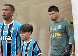 Com escândalos de arbitragem, Grêmio vence o GreNal 448