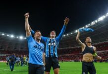 Grêmio homenageia titular após vitória no GreNal 448