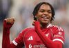 Rio Ngumoha: jovem atacante do Liverpool assina primeiro contrato profissional