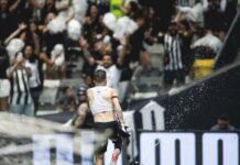 Atlético sofre, joga mal, mas avança à semifinal da Sul-Americana com gol ‘heroico’ de Bernard