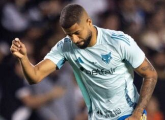 Companheiros comemoram retorno de João Marcelo aos gramados, após grave lesão; confira