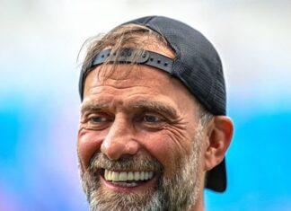 Jurgen Klopp can’t resist Man Utd dig while gushing over Liverpool