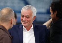 Chelsea 1-0 Benfica: Jose Mourinho defeated but still loved on Stamford Bridge return