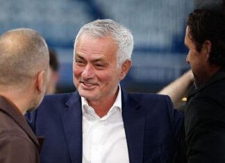 Chelsea 1-0 Benfica: Jose Mourinho defeated but still loved on Stamford Bridge return