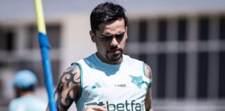 Fagner completa dois meses de recuperação após lesão; veja