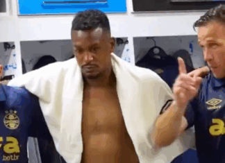 O discurso absurdo de Arthur no vestiário após vitória do Grêmio