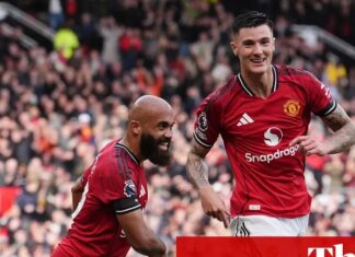 Arsenal v West Ham, Manchester United v Sunderland, and more: football – live
