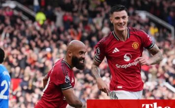 Arsenal v West Ham, Manchester United v Sunderland, and more: football – live