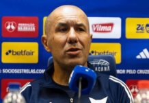 Técnico do Cruzeiro, Leonardo Jardim analisa mudanças no calendário do futebol brasileiro; veja