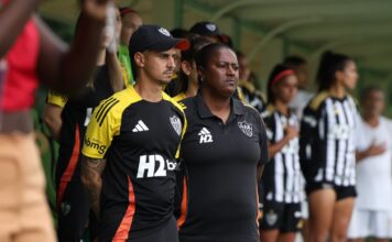 Em jogão, Galo Feminino mostra raça mas é superado pelo rival