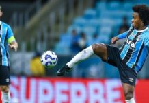 Willian cai na bronca após roubo contra o Grêmio no Brasileirão