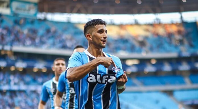 Bastidores: Grêmio realiza reunião com Cristian Olivera e define futuro do atacante