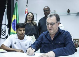 Volante Mateus Mendes assina primeiro contrato profissional com o Santos FC – Santos Futebol Clube