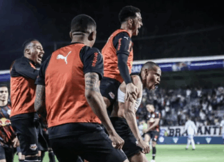 Jogador do Bragantino é duramente criticado por postagem após vitória contra o Grêmio: “Vergonha”