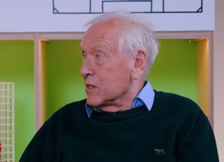 Martin Tyler responde às acusações de parcialidade contra o Manchester United e revela quem ele apoia.