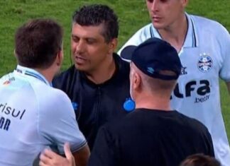 Guerra se revolta após ouvir aúdios do VAR em Bragantino x Grêmio