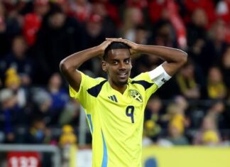 Alexander Isak shows his pain as Sweden teammate all but costs World Cup chances