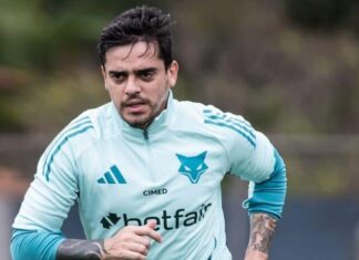 Emprestado ao Cruzeiro, Fagner tem saída como caminho provável