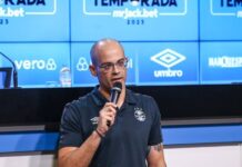 Caleffi revela pistas sobre o grande craque que pretende trazer ao Grêmio: “Não estamos conversando em português”