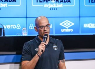 Caleffi revela pistas sobre o grande craque que pretende trazer ao Grêmio: “Não estamos conversando em português”