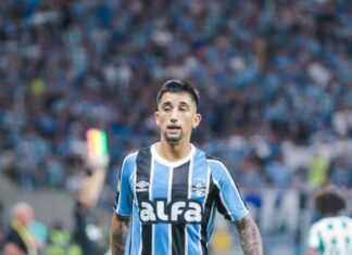 Mano Menezes rebate reclamações de Cristian Olivera no Grêmio: “é tudo firula”