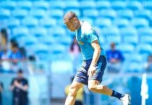 Carlos Vinícius volta ao time do Grêmio após lesão e faz revelação