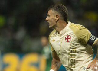 Ex-lateral Ramon Motta lista qualidades de Vegetti, mas opina que centroavante deve ir para o banco