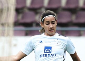 Cruzeiro estende contrato de Sandoval; jogadora se recupera de lesão