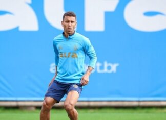 Marcos Rocha faz cobranças internas ao Grêmio logo na sua chegada: “isso está errado”