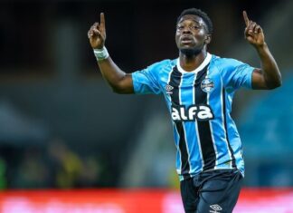 Amuzu dá volta por cima, projeta futuro no Grêmio e revela: “segundo filho gaúcho”
