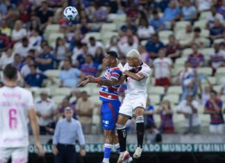 Invicto como titular do Vasco, Barros pede a permanência de Rayan: ‘Consegue ficar mais uma temporada?’