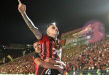 Vitória bate o Bahia em clássico emocionante e mantém vivo o sonho de escapar do rebaixamento no Brasileirão
