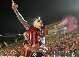 Vitória bate o Bahia em clássico emocionante e mantém vivo o sonho de escapar do rebaixamento no Brasileirão