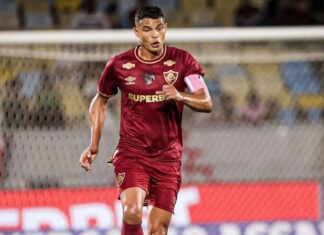 Golaço de Thiago Silva no último lance faz Fluminense colar no G-6 e segura Juventude na vice-lanterna do Brasileirão