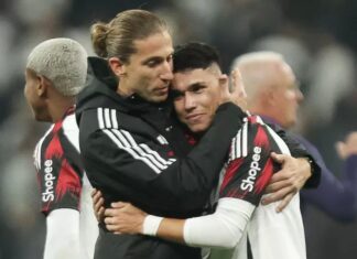 Filipe Luís alerta sobre pressão e concentração do Flamengo em meio a polêmicas de arbitragem