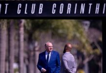 Corinthians se incomoda com juros altos e estuda deixar RCE para negociar dívidas direto com credores