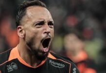 Maycon não crava permanência no Corinthians e desabafa sobre ano turbulento na política do clube: ‘Nos incomoda’