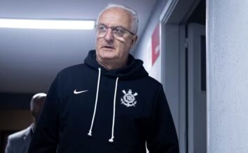 Com mudanças polêmicas, Dorival Jr escala o Corinthians para duelo contra o Atlético-MG
