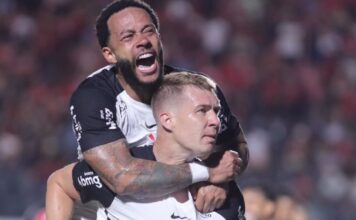 Corinthians bate Vitória com ‘gol chorado’ no fim e entra na luta por vaga na Libertadores
