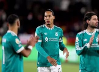 Van Dijk revela o que o árbitro lhe disse sobre a decisão do pênalti contra o Liverpool.