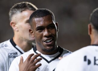 Artilheiro do Vasco de Fernando Diniz, Rayan desfalcará o time pela 2ª vez desde a chegada do técnico