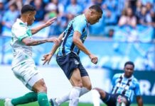 A música escolhida por Carlos Vinícius após marcar hat-trick no Grêmio
