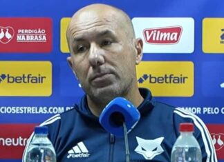 Leonardo Jardim detona arbitragem no empate com o Palmeiras e abandona coletiva revoltado